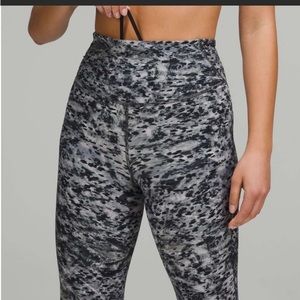 Lululemon Base Pace HR Tight 25” Gray sz 10